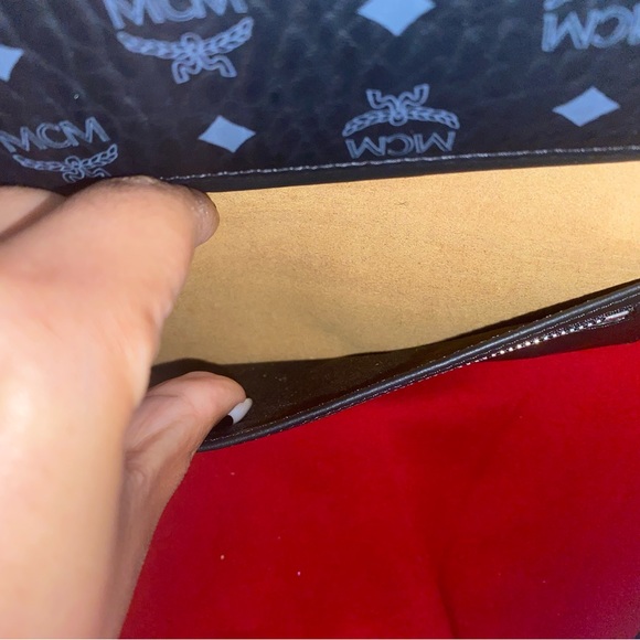 Mcm wallet chain bag comes with original box and dust bag - Picture 9 of 13